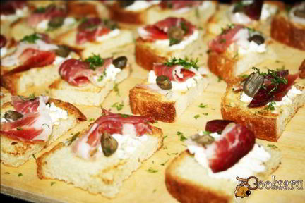 Канапе со шпеком и творожным сыром