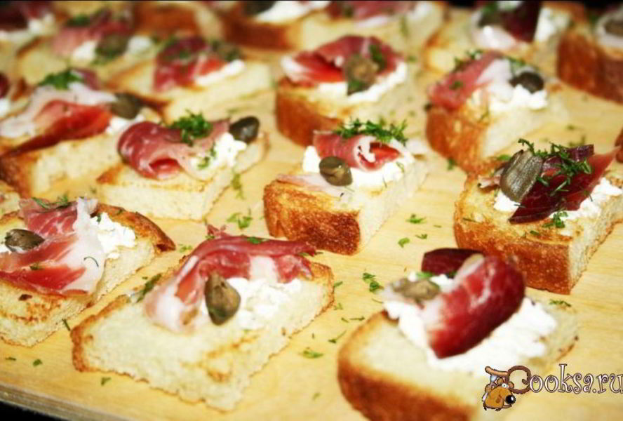 Канапе со шпеком и творожным сыром