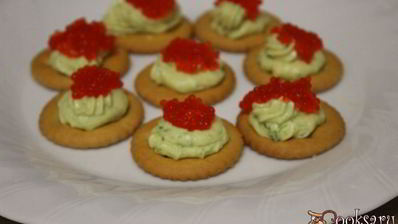 новогодние канапе на крекерах