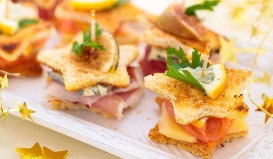 Рецепт новогодних канапе с сыром и лососем