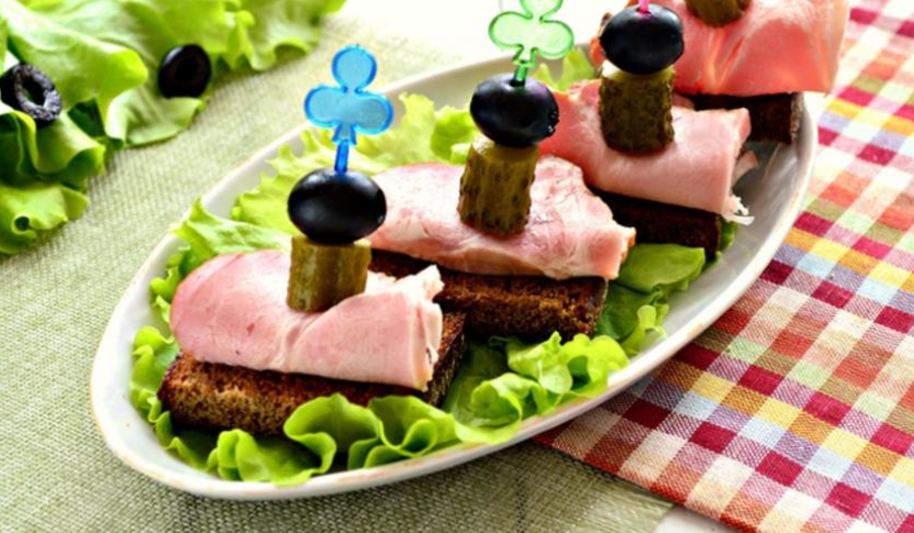 Рецепт праздничного канапе со свининой