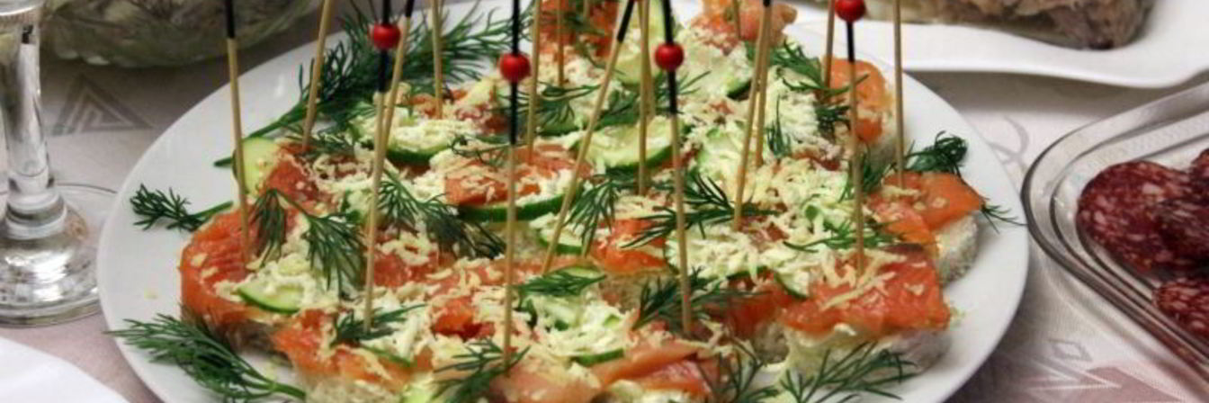 Праздничные канапе с форелью