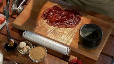 карпаччо из говядины с клубничным сорбетом