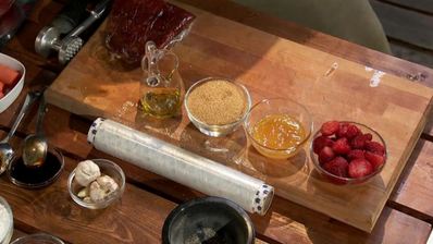 карпаччо из говядины с клубничным сорбетом