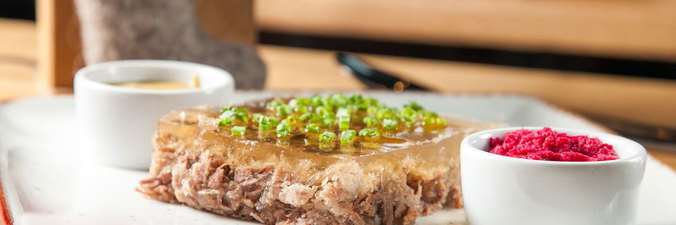 Холодец из говядины с хреном и горчицей