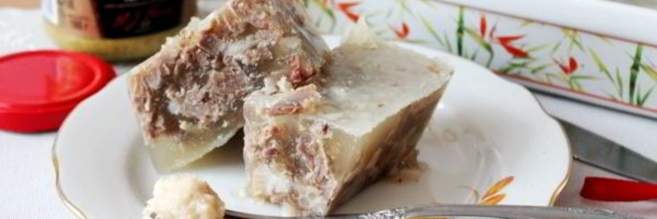 Холодец из куриных желудков и свиных ножек