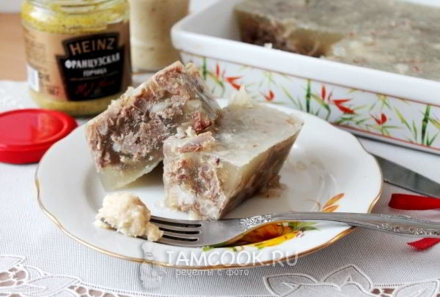 Холодец из куриных желудков и свиных ножек