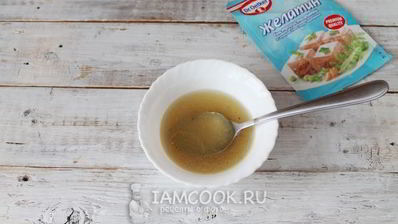 холодец из куриных желудков и свиных ножек