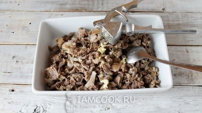 холодец из куриных желудков и свиных ножек