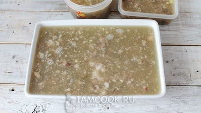 холодец из куриных желудков и свиных ножек