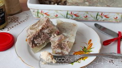 холодец из куриных желудков и свиных ножек