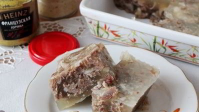 холодец из куриных желудков и свиных ножек