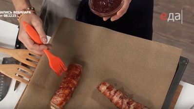 хот-дог с беконом и луком фри