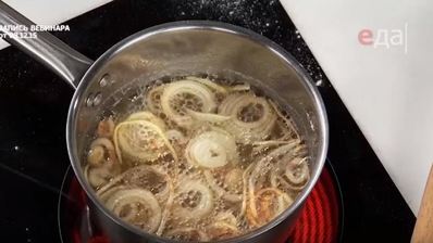 хот-дог с беконом и луком фри