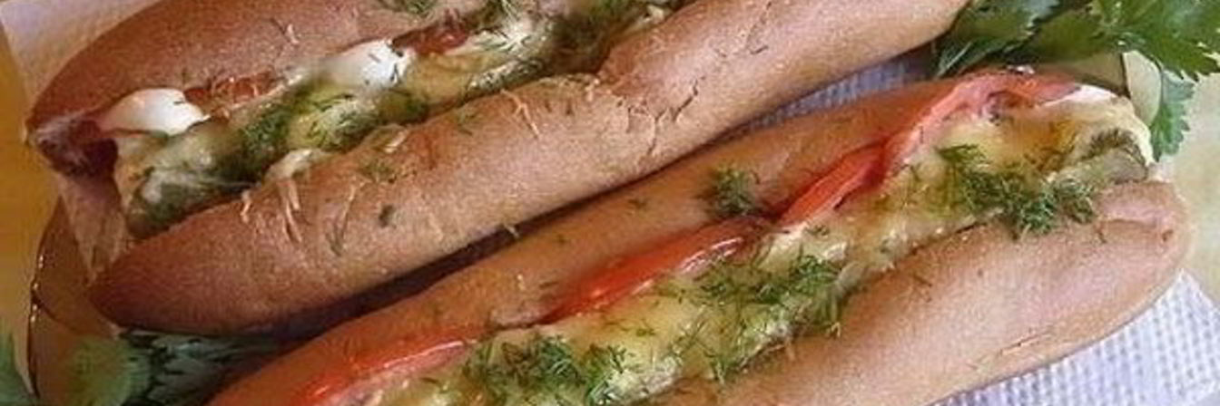 Хот-дог с огурцом по-домашнему