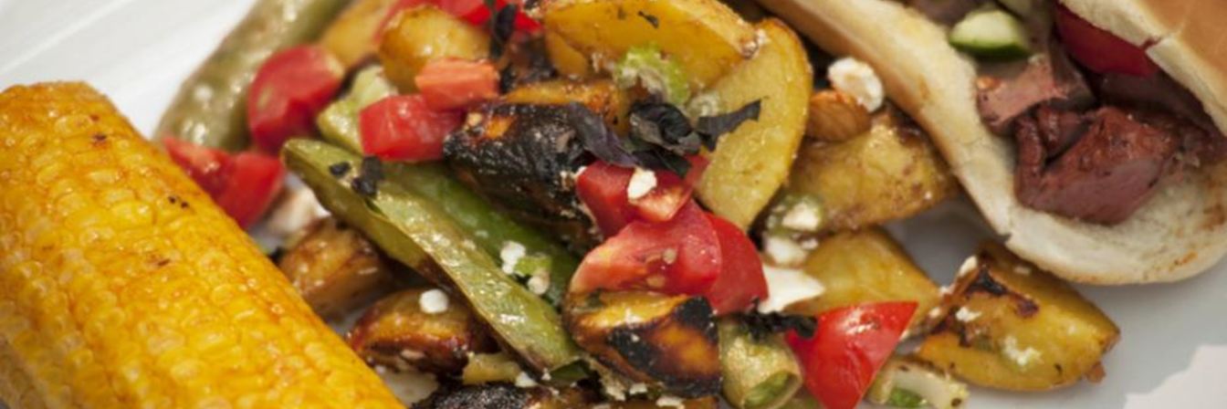 Хот-дог с сердцем индейки, овощами и брынзой