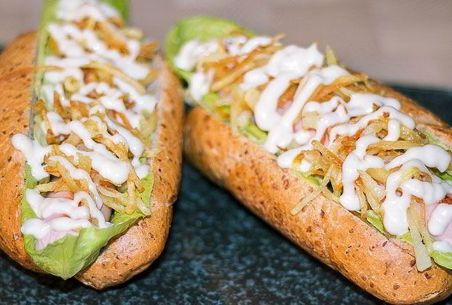 Хот-доги с картофельной соломкой