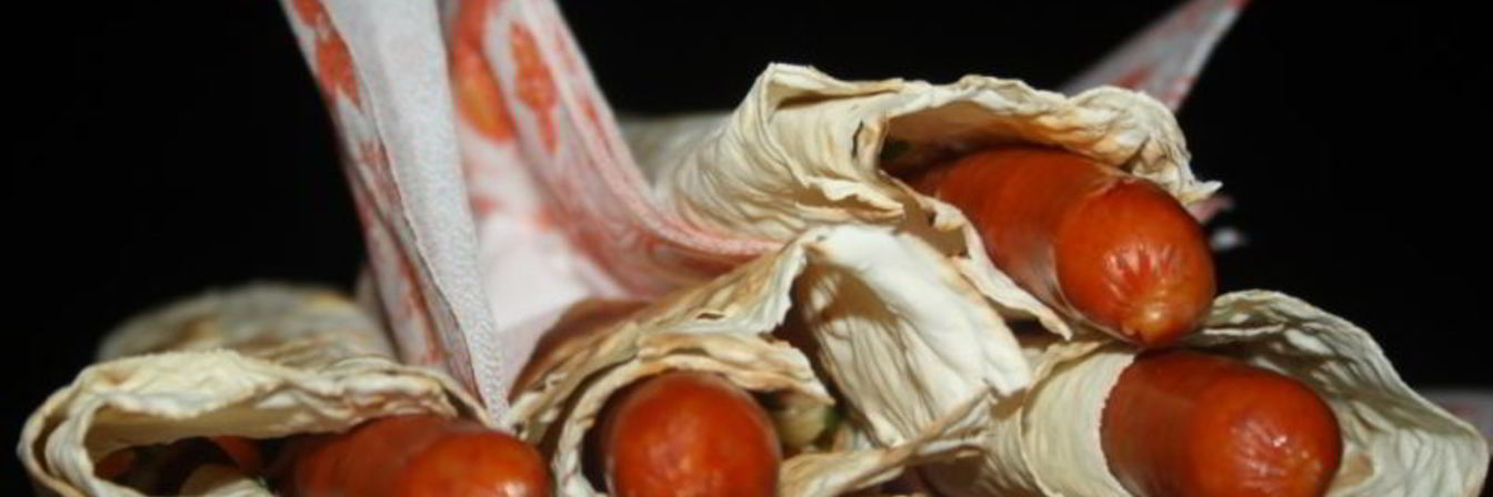 Хотдоги с венгерскими колбасками в лаваше на мангале