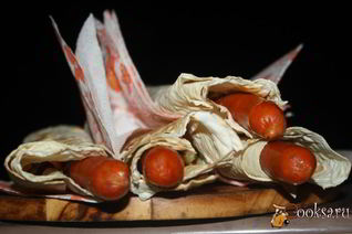 Хотдоги с венгерскими колбасками в лаваше на мангале