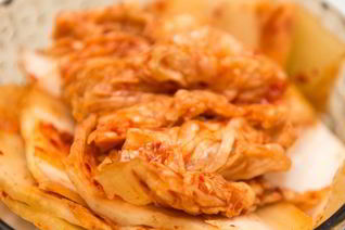 Кимчи — острая корейская закуска из капусты