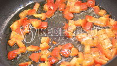 маринованные куриные грудки в прованских травах с соусом из протертых помидоров и сладкого перца