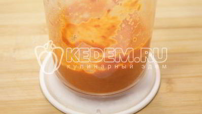 маринованные куриные грудки в прованских травах с соусом из протертых помидоров и сладкого перца