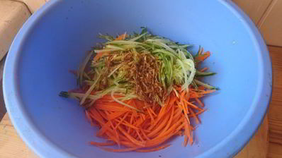 морковь по-корейски с огурцом