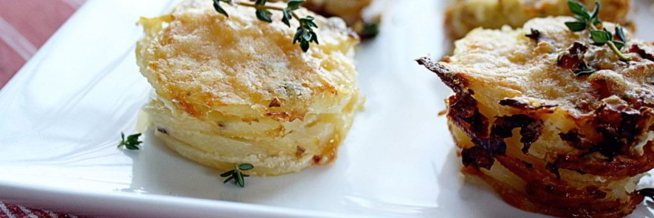 Новогодняя закуска из сыра и картофеля