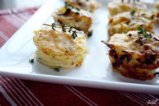 Новогодняя закуска из сыра и картофеля