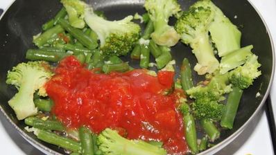 белковый омлет с брокколи и фасолью