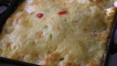 фриттата осенняя с лососем, сладким перцем и луком-пореем