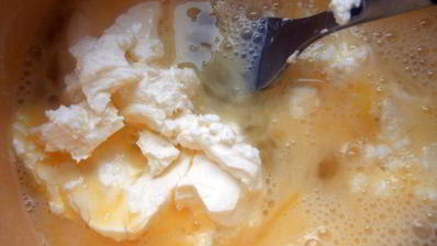 фриттата с картофелем, шпинатом и творожным сыром