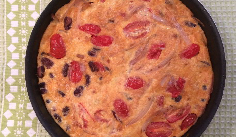 Рецепт фриттаты с шалотом, помидорами черри и красной фасолью