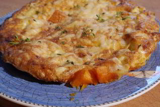 Фриттата с тыквой, моцареллой и тимьяном