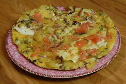 Испанский омлет с копченым лососем