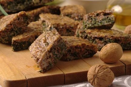 Кюкю из зелени с орехами