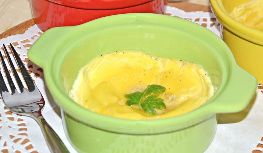 Рецепт нежного омлета в микроволновке за 3 минуты