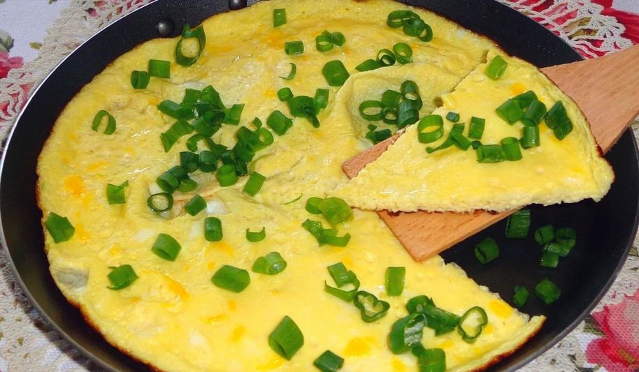 Рецепт омлета классического с молоком на сковороде