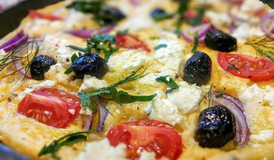 Рецепт омлета по мотивам греческого салата