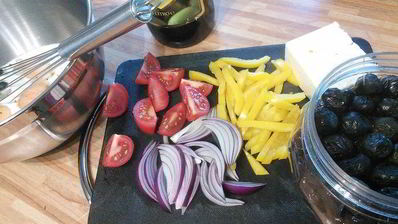 омлет по мотивам греческого салата