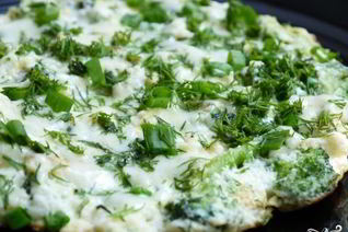 Омлет с брокколи на сковороде