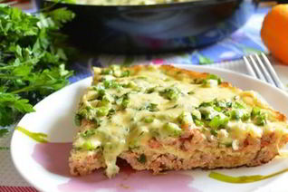 Омлет с фаршем на сковороде