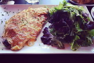 Омлет с грибами и сыром