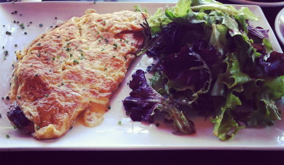 Рецепт омлета с грибами и сыром