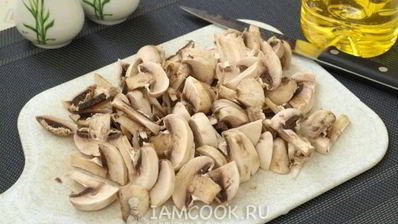 омлет с грибами на сковороде