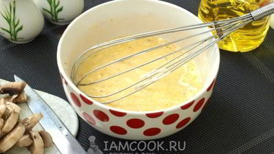 омлет с грибами на сковороде