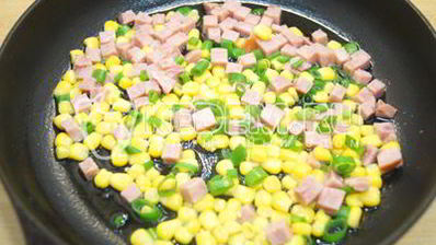 омлет с колбасой и кукурузой бонди