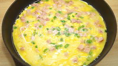 омлет с колбасой и кукурузой бонди