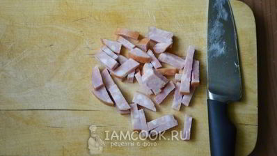 омлет с колбасой и помидорами в духовке