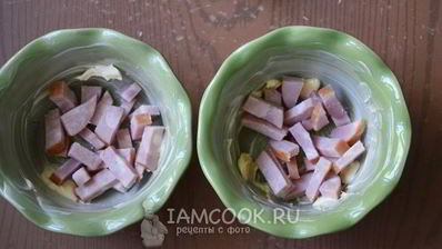 омлет с колбасой и помидорами в духовке